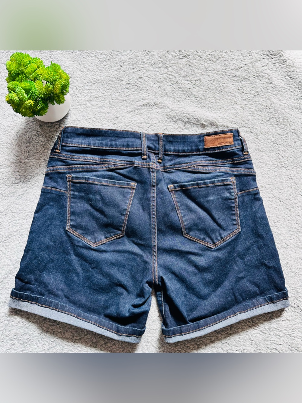 Bootlegger Dark Wash Denim Shorts W30 Coastal Cowgirl Stretch Summer